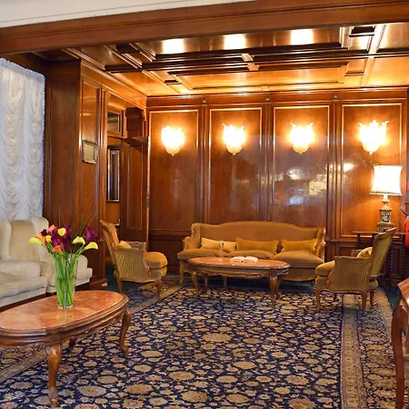 论坛酒店 酒店 4*