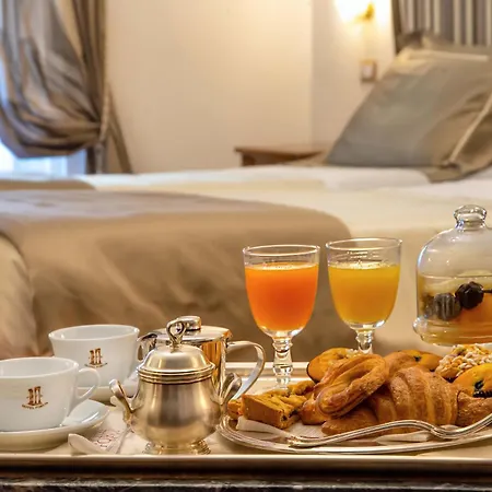 فندق فوروم 4*